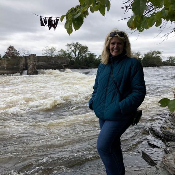 Meet your Posher, Deborah - Picture 1 of 1